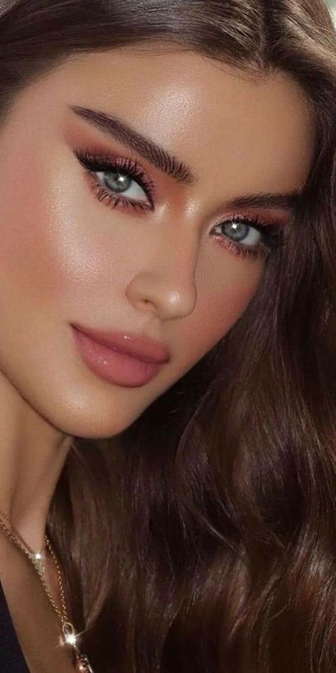 Classy Makeup, Makeup Secret, Pink Eye, Nude Makeup, No Eyeliner Makeup, Natural Eye Makeup, Beautiful Lips, Bride Makeup, Makeup Pictures