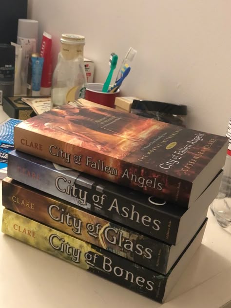 Shadowhunters Books Aesthetic, City Of Bones Aesthetic, City Of Bones Book, Bones Aesthetic, Shadowhunters Books, Shadowhunters Series, Clockwork Angel, Reading Motivation, Fantasy Books To Read