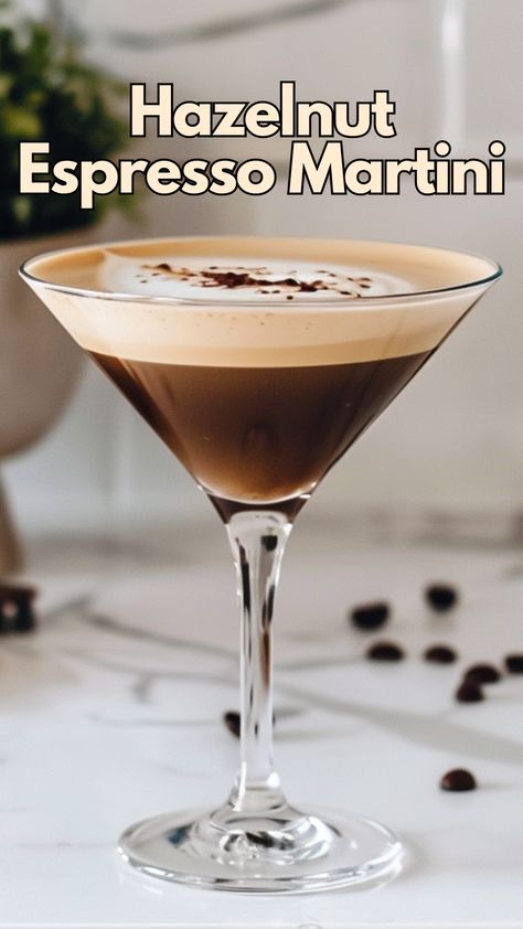 Hazelnut Espresso Martini, Martini Variations, Coffee Mixology, Espresso Cocktails, Classic Vodka Cocktails, Espresso Vodka, Vodka Cocktails Easy, Simple Syrup Cocktails, Espresso Martini Recipe