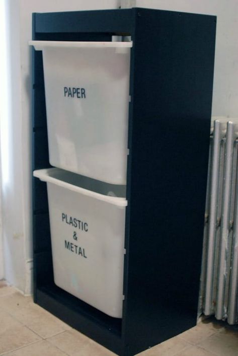 This shelf with plastic totes is marketed as toy storage, but it converts easily to DIY recycling bins. Kitchens Apartment, Trofast Ikea, Ikea Regal, Brooklyn Kitchen, Ikea Apartments, Koti Diy, Ikea Trofast, Rental Kitchen, Ikea Shelves