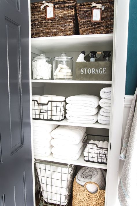 Diy Bathroom Storage Ideas, Bathroom Linen Closet, Linen Closet Storage, Organizing Linens, Bathroom Closet Organization, Diy Bathroom Storage, Linen Closet Organization, Hemma Diy, Bathroom Closet