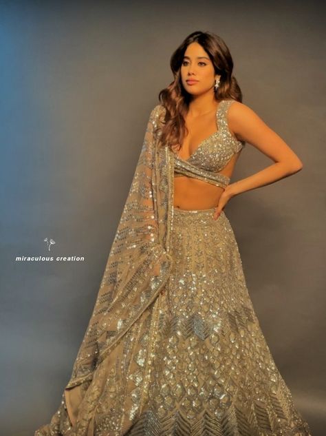 Janhavi Kapoor Lehenga, Modern Lehenga Designs Wedding Ideas, Jhanvi Kapoor Lehenga, Mandala Outfit, Sparkly Lehenga, Modern Lehenga Designs Style, Lengha Modern, Modern Lehenga Designs, Modern Lehenga