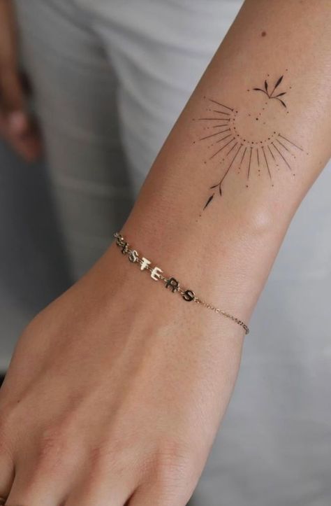 Hand And Finger Tattoos, Boho Tattoos, Handpoke Tattoo, Small Hand Tattoos, Arrow Tattoos, Cute Tattoos For Women, Discreet Tattoos, Dainty Tattoos, Subtle Tattoos