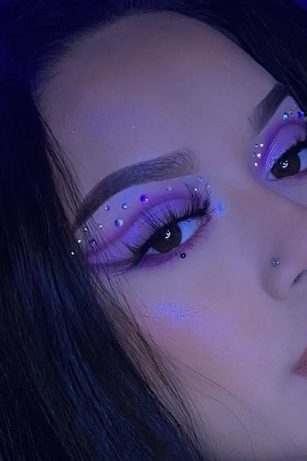 Maquillaje Euphoria Maddie, Maddie Euphoria Makeup, Purple And Blue Makeup, Maddy Euphoria Makeup, Maddie Euphoria, Euphoria Maddy, Purple Eyeshadow Looks, Aesthetic Instagram Accounts, Ideas Maquillaje