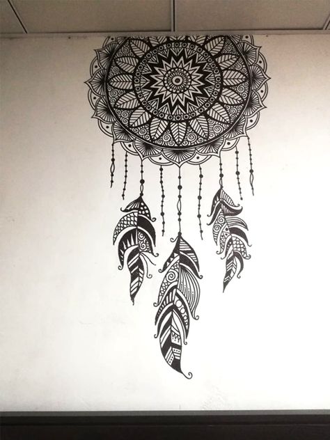 Mandela dream catcher using permanent markers on my bed room wall Dream Catcher Doodle Art, Dream Catcher Painting On Wall, Mandela Art Wall Painting, Mandala Drawing Dream Catcher, Mandela Art On Wall, Wall Sketches Ideas Bedroom, Dream Catcher Mandala Drawing, Mandala Wall Art Bedrooms, Wallpaintings Ideas Simple