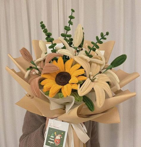 Lily Bouquet Gift, Bouquet Sunflower, Flower Crew, Handmade Bouquet, Clean Flowers, Piping Flowers, Diy Bouquet Wrap, Pipe Cleaner Flowers, Handmade Bouquets