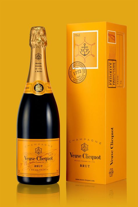 Wine Bottle Lables, Spirit Packaging, Liquor Packaging, Wine Bottle Label Design, Veuve Cliquot, Champagne Box, Vodka Wine, Champagne Brands, Veuve Clicquot Champagne