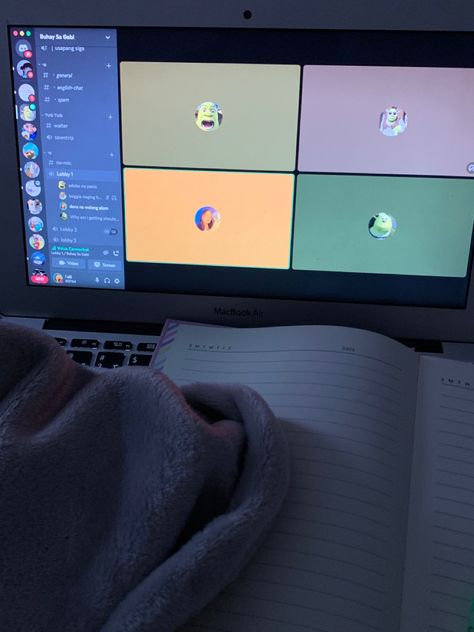 Online School Setup, Meeting Online Friends, Discord Call, Japan Bucket List, Girly Vibes, Boyfriend Pranks Pictures, Bullet Journal Mood Tracker Ideas, Setup Gamer, Pretty Pens