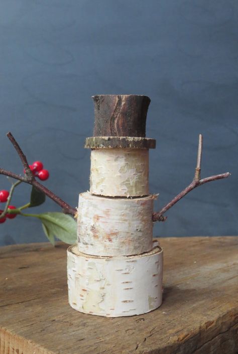 Birch Tree Snowman, Birch Christmas Decor, Birch Tree Crafts, Birchwood Decor, Birch Snowman, Birch Bark Crafts Diy, Christmas Tree Themes For Kids, Birch Tree Decor Christmas, Wooden Snowman Crafts