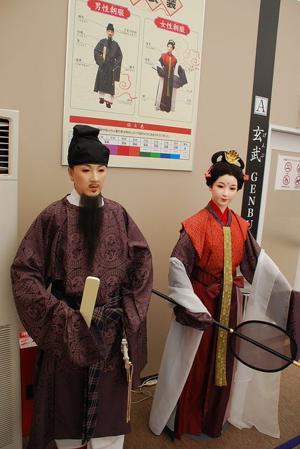 Nara Period- Love the look for some reason. Orientation Outfit, Japan Clothing, Nara Period, Japanese Traditional Clothing, Japanese Costume, Japan Outfit, Kimono Design, Traditional Kimono, Japanese Dress