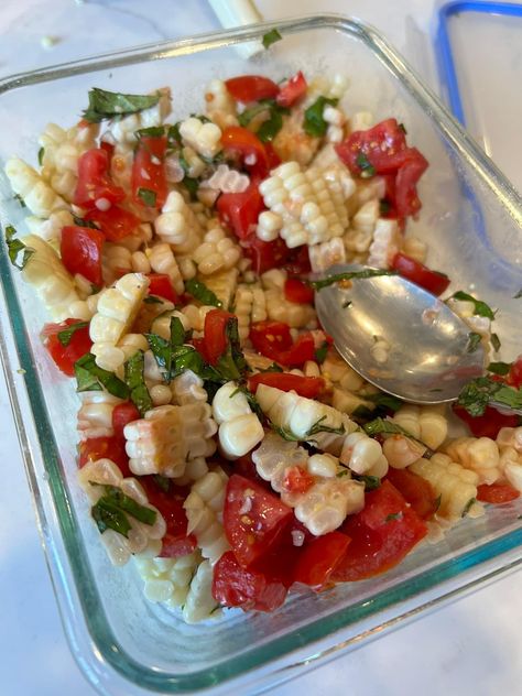 Tomato Basil Salad, Best Summer Salads, Basil Salad, Fresh Summer Salad, Weight Watchers Recipes, Ears Of Corn, Food Club, The Best Summer, Basil Leaves