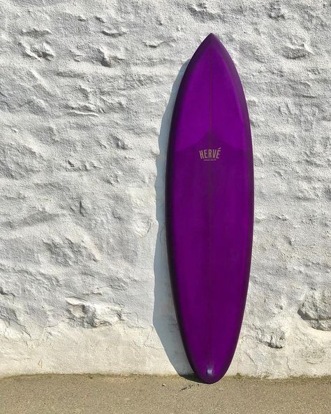 @boardporn on Instagram: “6’8” Soulmate with a purple resin tint by @hervesurfboards for @tomcockram , the winner of the @jerseysurffilmfestival #hervesurfboards…” Surfboards Aesthetic, Purple Surfboard, Surfboard Resin, Purple Board, Surf Painting, Purple Resin, Purple Theme, Surfboard Art, Surfboard Design