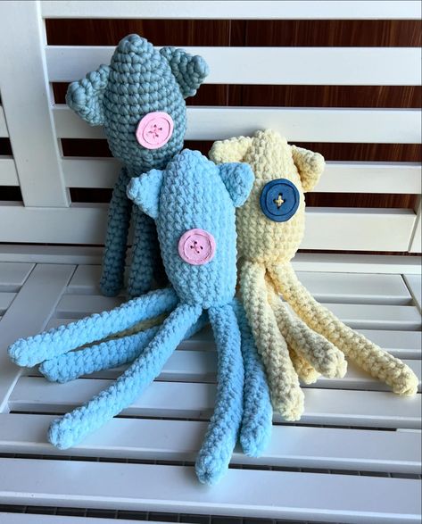 Squid doll from Coraline #crochet #squid #coraline #buttons Coraline Octopus Crochet, Coraline Squid Crochet Pattern, Crochet Coraline Squid, Coraline Crochet Pattern Free, Coraline Octopus Doll, Coraline Octopus, Crotchet Gifts, Crochet Coraline, Coraline Squid