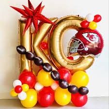 Chiefs Superbowl Party, 49er Party, Chiefs Tailgate, Football Party Balloons, American Football Birthday, Chiefs Decor, Super Bowl Decor, Football Dinner, Chiefs Game Day