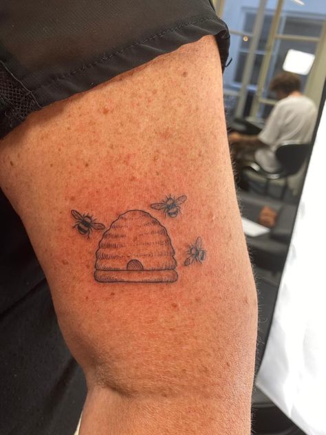 Beehive Tattoo Ideas, Honeypot Tattoo, Bee Hive Tattoo, Beehive Tattoo, Hive Tattoo, Tattoo Bee, State Tattoos, Bible Tattoos, Honey Bee Hives