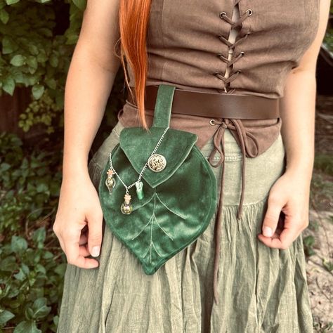 Leaf Purse Interchangeable Belt Pouch Renfaire Wood Elf - Etsy Australia Renfaire Elf, Leaf Pouch, Medieval Maiden, Faire Outfit, Fantasy Festival, Royal Vibes, Medieval Things, Renn Faire, Fair Outfit