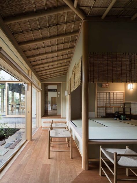 A House with a Ryūrei Style Tea Room,© Shigeo Ogawa Japanese Modern House, Japan Interior, Japanese Home Design, Japanese Style House, Traditional Japanese House, Japanese Interiors, Japan Home, Japan Architecture, Asian Homes