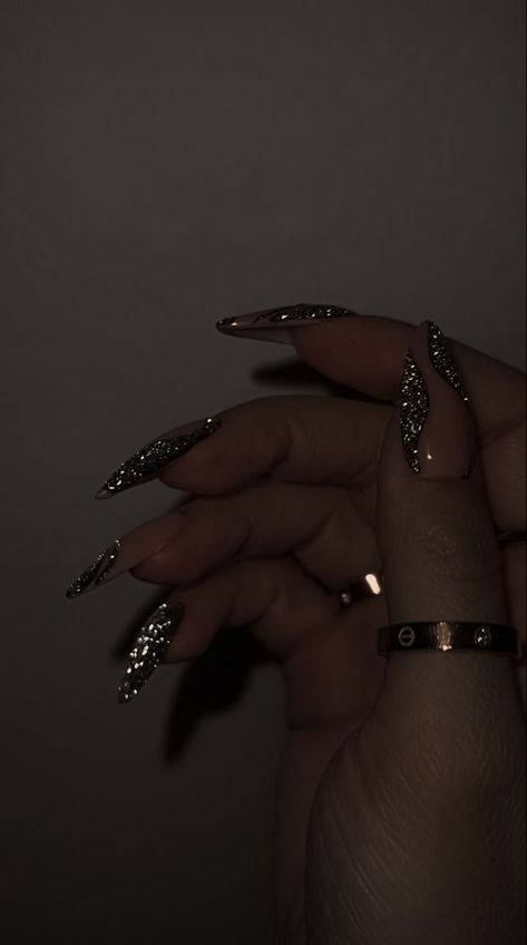 Black Trending Nails, Sparkly Aesthetic Nails, Simple Edgy Nails Acrylic Grunge, Fancy Almond Nails Black, Black Prom Nails Acrylic Almond, Sparkle Aesthetic Nails, Black Nail Inspo Acrylic Almond, Minimal Bling Nails, Black Gliterry Acrylic Nails