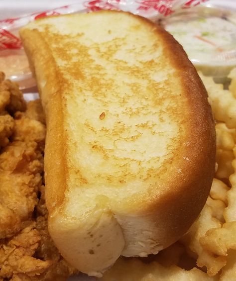 Richard Reviews Everything : Raising Cane's Chicken Fingers Texas Toast Copycat Raising Canes Bread, Raising Canes Texas Toast Recipe, Copycat Canes Bread, Raising Canes Toast Recipe, Canes Texas Toast Recipe, Raising Canes Bread, Canes Texas Toast, How To Make Canes Texas Toast, Canes Toast Recipe