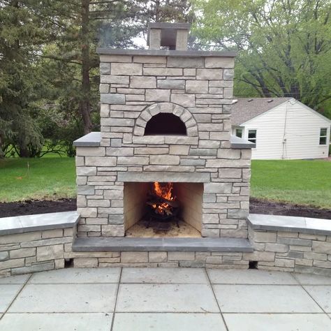 Outdoor Fireplace Brick, Diy Stone Fireplace, Stone Patio Designs, Outdoor Fireplace Pizza Oven, Outdoor Stone Fireplaces, Diy Outdoor Fireplace, Outdoor Patio Diy, Outdoor Fireplace Designs, Outdoor Fireplace Patio