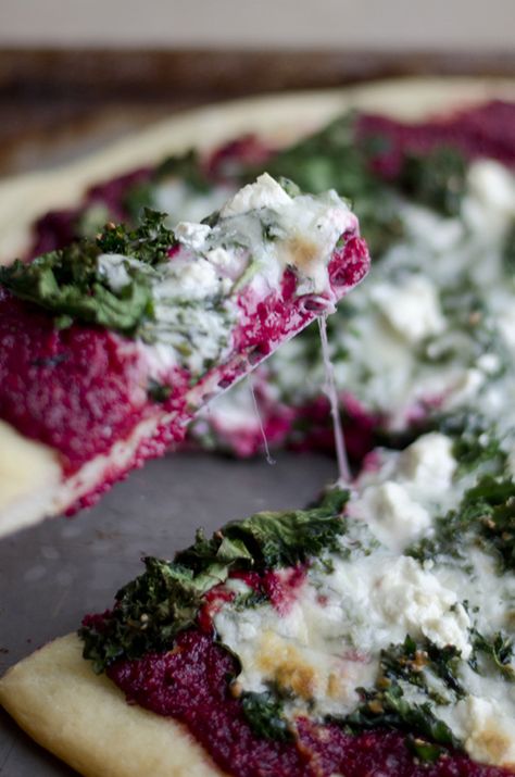 Pizza With Goat Cheese, Beet Pesto, Kale Pizza, Pesto Pizza Recipe, Pesto Pizza, Beet Recipes, Kale Recipes, Healthy Pizza, Cheesy Recipes