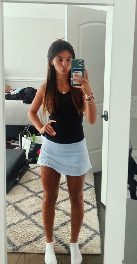 Athletic College Outfits, Cute Running Outfits Aesthetic, Preppy Golf Outfit, Lululemon Summer Outfit, College Class Outfits Summer, Lulu Skirt Outfit, Preppy Athletic Outfits, Lululemon Skirt Outfit, Athletic Outfits For School