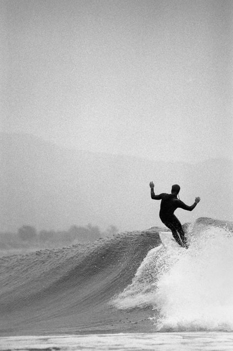 Surfing Tips, Custom Built Motorcycles, Black And White Beach, Surfing Pictures, Surf House, Royal Guard, Surfing Photography, Vintage Surf, Secret Beach