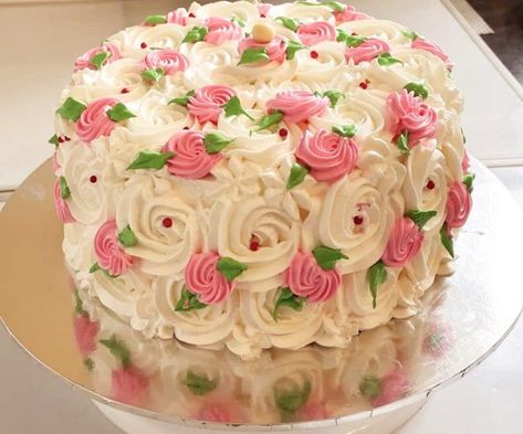 White Rosette Cake, 2 Tier Cake, Rosette Cake, Christmas Cake Designs, White Chocolate Ganache, Cake Lover, Round Cakes, Smash Cake, How To Decorate