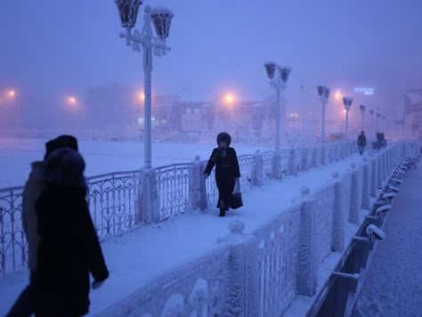 Residents of Yakutsk in northeastern Siberia during a cold snap Mode Russe, Siberia Russia, Extreme Weather Events, Ushuaia, Dark Winter, Winter Scenery, 판타지 아트, Winter Aesthetic, Winter Is Coming