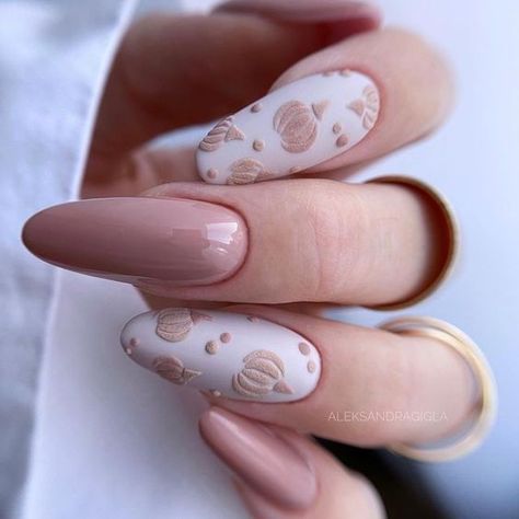 Rate This Nail designs From ⭐1~10. SAVE & FOLLOW i will update everyweek. Matte Nails Halloween, Nail Thanksgiving Designs, Autunum Nails, Fall Simple Nails, Thanksgiving Nails Fall, Herbst Nails, Thanksgiving Nail Ideas, Halloween Manicure, Thanksgiving Nail Art