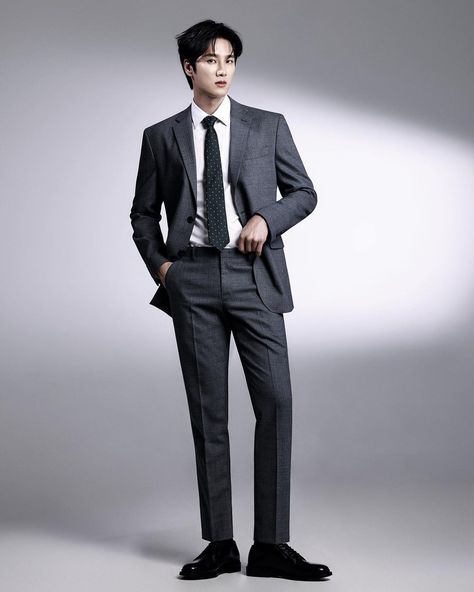 Ahn Bohyun, Ahn Bo Hyun, Best Suits For Men, Figure Reference, Men Photoshoot, Korean Men, Photoshoot Poses, Cool Suits, Shinee