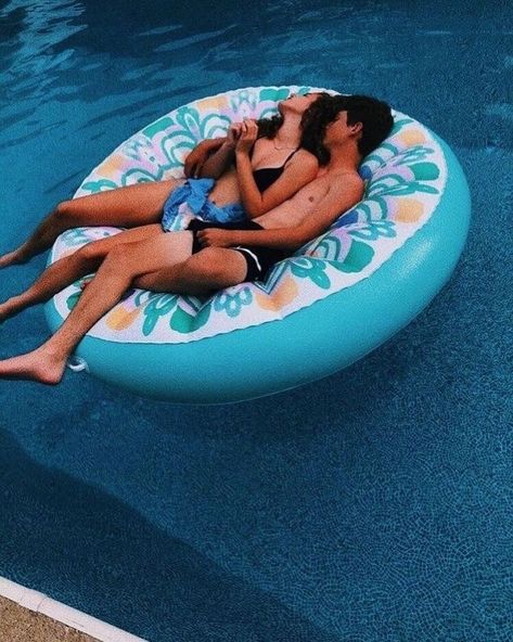 #relationship #couple #vsco Couple Goal Dates, Relationships Pics, Cuddly Couple, Vsco Couples, Couple Drawing, Cute Date Ideas, Couple Pic, Film Disney, Couple Goals Teenagers