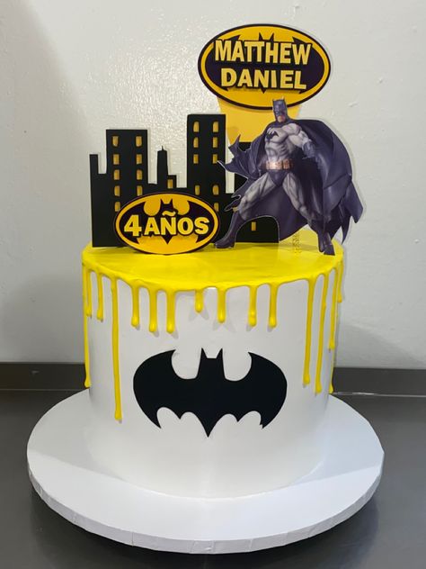 Simple Batman Cake Ideas, Batman Cakes For Boys, Batman Pasta, Batman Theme Cake, Batman Cake Design, Batman Cake Ideas, Superman Birthday Cake, Haidar Ali, Batman Birthday Cakes