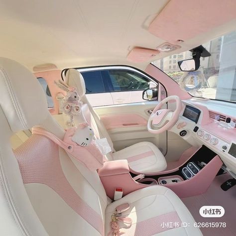 Pink Car Interior, Pink Car Accessories, Hello Kitty Car, مرسيدس بنز, Girly Car Accessories, Car Deco, Hello Kitty Rooms, Cool Car Accessories, Maserati Granturismo