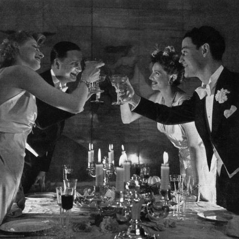 entertaining more than 50 years ago - toasts 1930s Dinner Party, Bompas And Parr, Dinner Party Dress, Dinner Party Outfits, Slim Aarons, White Wine Glasses, Twist And Shout, Hosting Guests, University Of Southern California