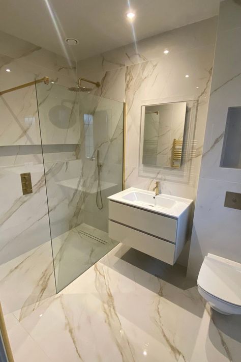 Modern Marble Floor, Toilet And Bathroom Design, White Marble Bathrooms, Floor Designs, Gray Bathroom Decor, Bathroom Design Layout, Washbasin Design, House Makeover, Modern Marble