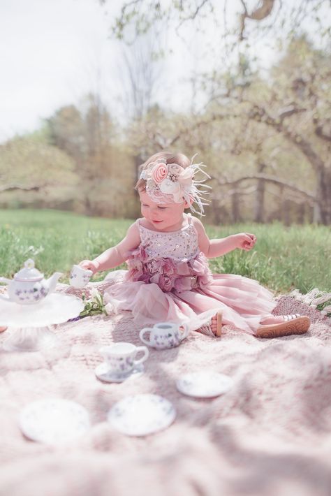 Tea Party Photoshoot, Infant Portraits, Toddler Tea Party, Baby Tea Party, Outdoor Tea Parties, Diy Tea Party, Picnic Pictures, Party Sandwiches, Party Photoshoot