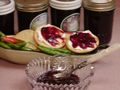 This is sweet and spicy. Use as a glaze or top cream cheese for an appetizer. Spicy Plum Jam, Plum Jalapeno Jam, Plum Pepper Jelly Recipe, Pepper Jellies, Plum Jam Recipe, Summer Canning, Fruit Jam Recipes, Plum Jam Recipes, Jalapeno Jam