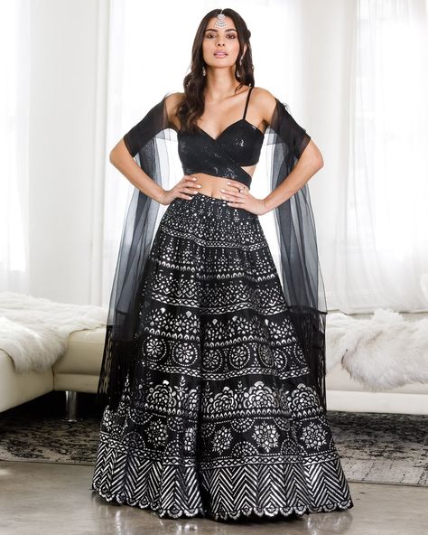 Diwali Outfits, Black Lehenga, Indian Outfits Lehenga, Indian Dresses Traditional, Traditional Indian Outfits, Indian Bridal Dress, Indian Gowns Dresses, Indian Gowns, Party Wear Lehenga