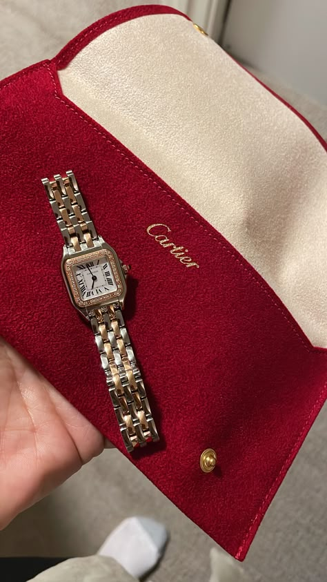 Luxury Watch Aesthetic, Dhgate Finds, Vintage Watches Women, Expensive Jewelry Luxury, Luxe Jewelry, Doha Qatar, Cartier Jewelry, Cartier Watch, Dope Jewelry