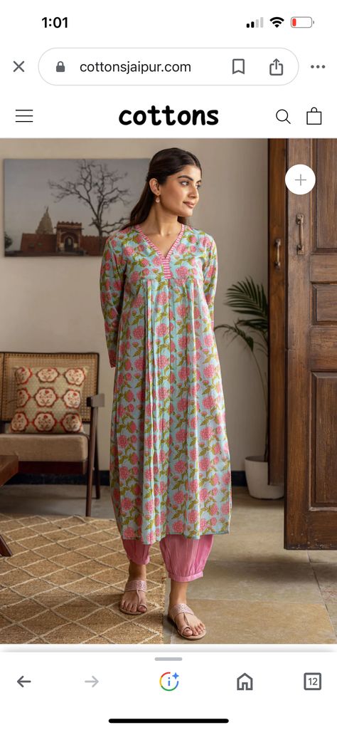 Floral Print Suit, Cotton Suit Designs, Passion Flowers, Stylish Kurtis Design, Simple Kurta Designs, Kurti Patterns, Designer Kurti Patterns, Simple Kurti Designs, Kurti Designs Latest