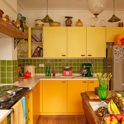 Sophia Cook’s Kitchen Kitchen Renovation Was Inspired By Zesty Hues London Kitchen, Yellow Kitchen, Kitchen Colors, Dream House Decor, Retro Kitchen, Ideas Kitchen, Küchen Design, Decor Kitchen, Dream Kitchen