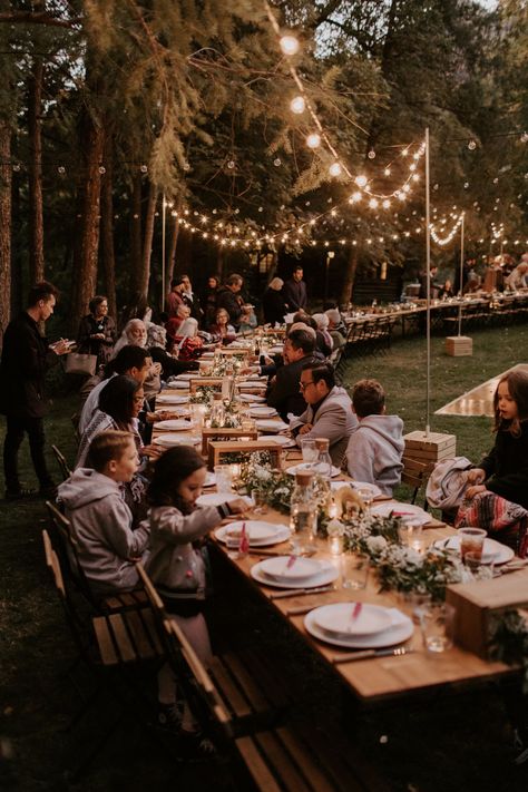 Curved Wedding Reception Table, Boho Long Table Wedding, Wedding Dinner Long Table, Simple Backyard Ceremony, Forest Wedding Table Setting, Long Lunch Table Setting, Curved Table Wedding, Lunch Wedding Reception, Forest Reception