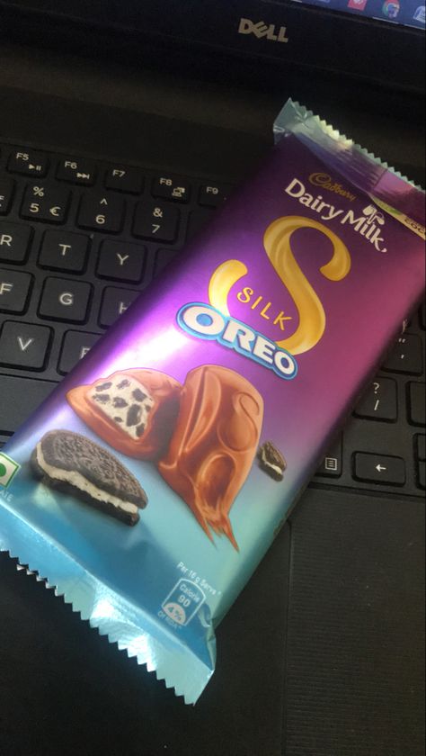 Dairy Milk Chocolate Snap, Daaru Party Pic, Eating Food Funny, Chocolate Pictures, Easy Coffee Recipes, Dairy Milk Chocolate, Adventure Seeker, Snap Streak Ideas Easy, Chocolate Day