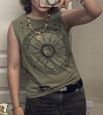 Punk Tank Top Men, Mens Tank Top Outfits Aesthetic, Tank Top Men Aesthetic, Goblin Punk, Grunge Guy Outfits, Tank Top Outfits Men, Cute Guy Outfits, Sleeveless Shirt Outfit, Diy Punk Clothes