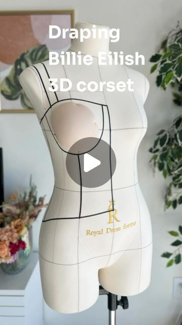 Sewing Draping, Cupped Corset, Corset Draping, Diy Corset, Twist Front Dress, Dress Forms, Fashion Diy, Friends Fashion, Youtube Tutorials