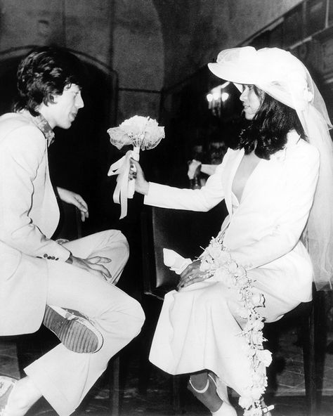 Mick Jagger and Bianca Jagger's wedding // Celebrity inspiration for weddings Herzogin Von Cambridge, Bronzer Palette, Bianca Jagger, Iconic Weddings, Celebrity Wedding Dresses, Studio 54, I'm With The Band, Diana Spencer, Mick Jagger