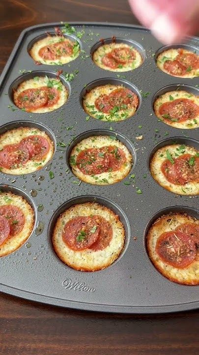 Keto Pepperoni Pizza Chips Pizza Chips Recipe, Keto Pizza Chips, Keto Pepperoni Chips, Keto Pepperoni Pizza, Keto Pepperoni, Pepperoni Chips, Pizza Chips, Roasted Okra, Turkey Pepperoni