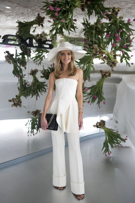 . Kentucky Derby Outfit For Women Casual, Horse Race Outfit Dresses, Derby Dresses And Hats Outfit, Derby Outfits For Women Classy, Polo Match Outfit, Derby Party Outfit, High Tea Outfit, Kentucky Derby Attire, Kentucky Derby Outfit