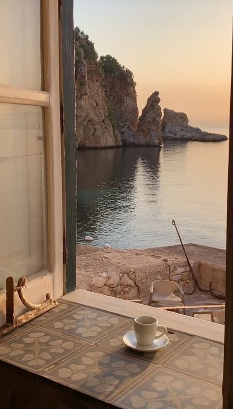 Italy Vibes, Italy Aesthetic, Slow Life, Window View, Boutique Style, Foto Inspiration, Nature Aesthetic, Pretty Places, Travel Aesthetic